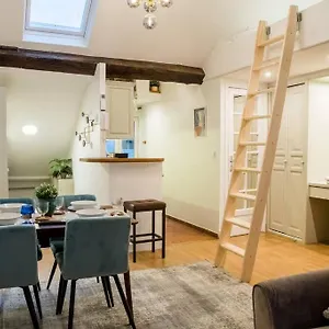 Spacious In Hyper Center - Smart Tv & Wifi - 4p Apartamento